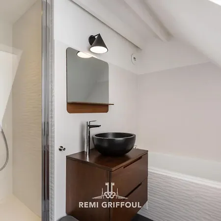 Le Phare Bleu Center & 2 To 4 Guests شقة